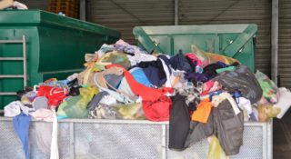 Znoszone ubrania miały trafiać do recyklingu. Jest problem i to nawet nie nasza wina