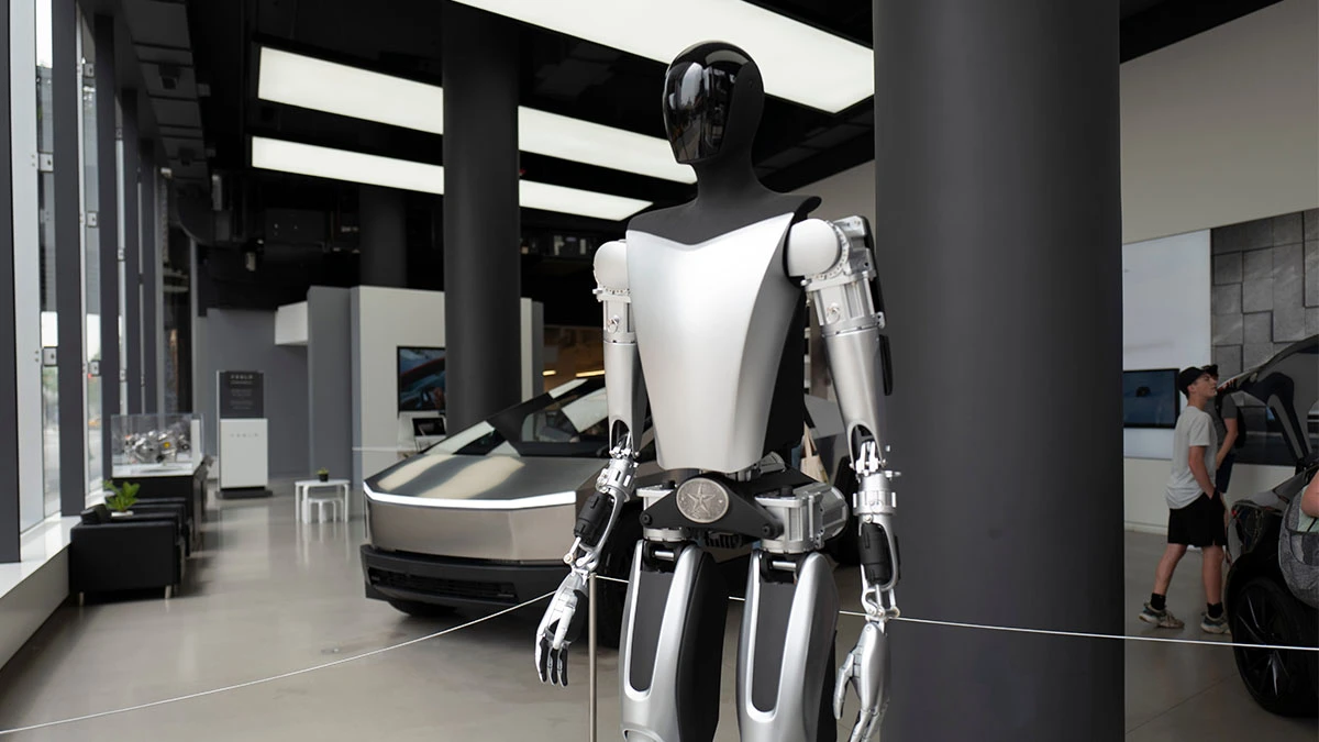 Humanoidalny robot Elona Muska ma problem. Wojna handlowa uderza w produkcję