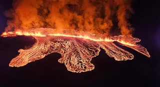 Islandia w ogniu. Spektakularna erupcja wulkanu zagraża mieszkańcom