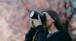 Jak nie zniechęcić się do fotografii? Czego nie może zabraknąć w twoim pierwszym aparacie