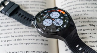 Nowy HUAWEI WATCH 5 ma czujnik… z boku? Sprawdzamy, jak działa X-TAP