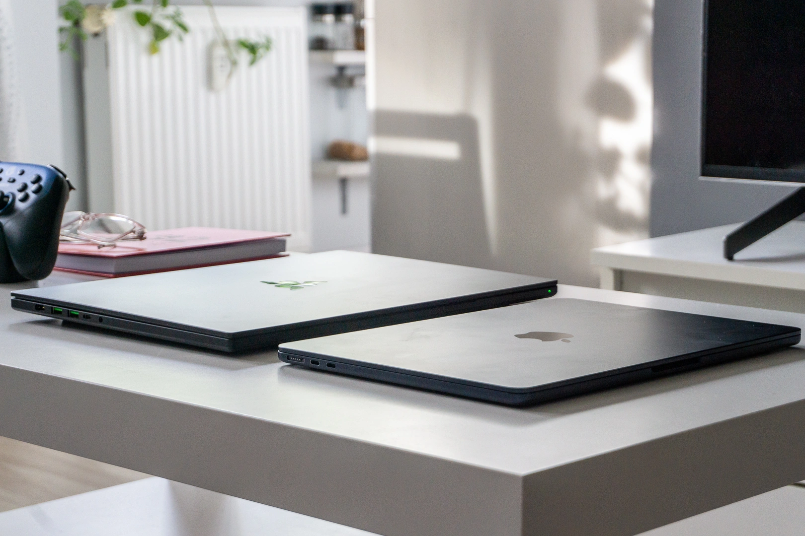 Razer Blade 16 2025 vs MacBook Air 