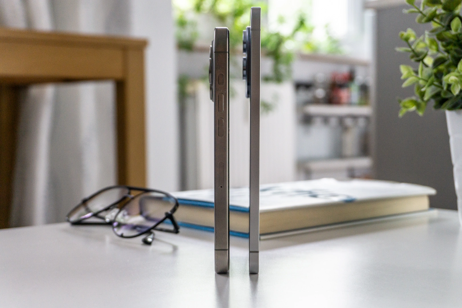 Samsung Galaxy S25 Edge kotra iPhone 15 Pro