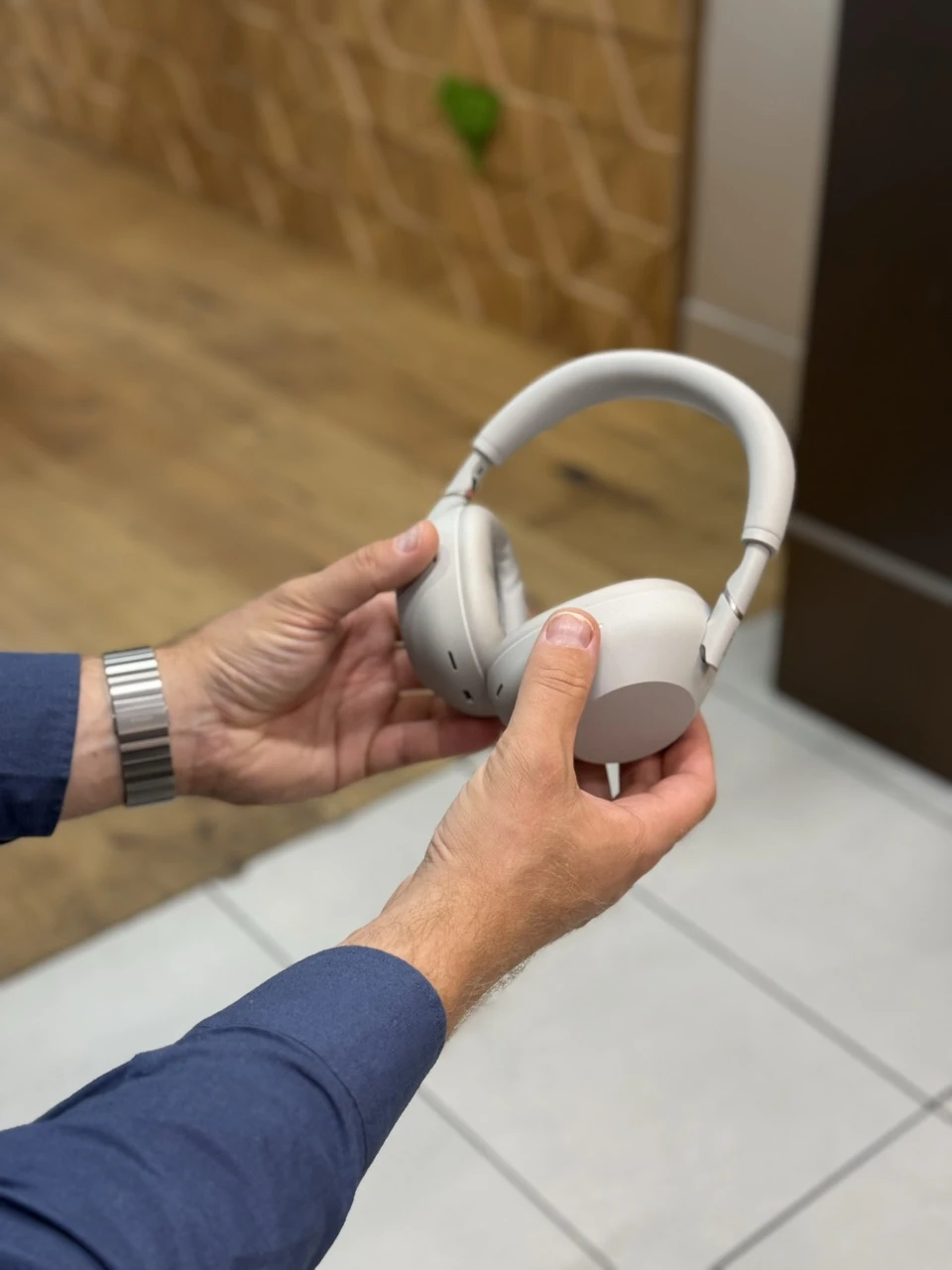 https://ocs-pl.oktawave.com/v1/AUTH_2887234e-384a-4873-8bc5-405211db13a2/spidersweb/2025/05/Sony-WH-1000XM6-recenzja-IMG_4353-Large-1.jpeg