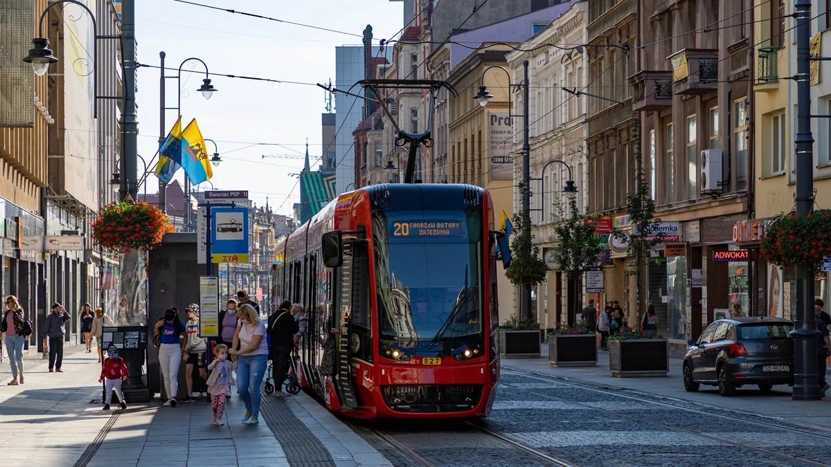 biletomat czerpiący energię ze słońca