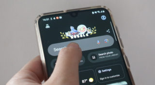 Moduł Discover wyszukiwarki Google wychodzi poza ekrany smartfonów. Komputerowa wersja funkcji polecającej artykuły trafia właśnie do pierwszych użytkowników.