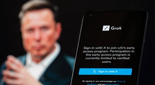 Chatbot Elona Muska Grok, stworzony przez xAI, niespodziewanie zaczął szerzyć polityczne teorie na X. Firma tłumaczy to nieautoryzowaną modyfikacją.