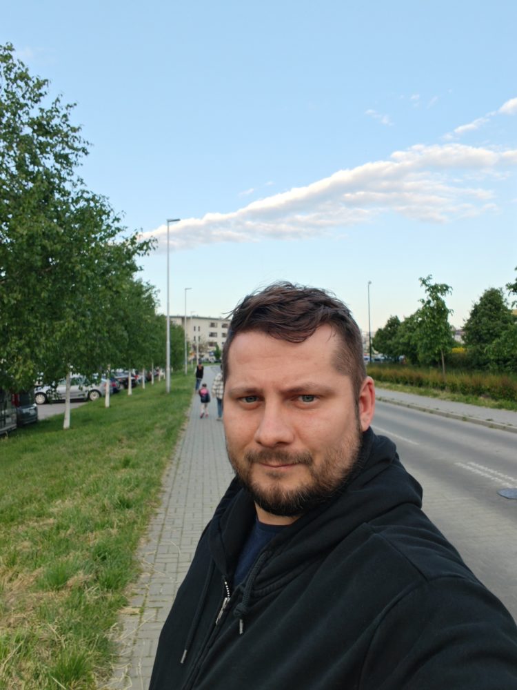 https://ocs-pl.oktawave.com/v1/AUTH_2887234e-384a-4873-8bc5-405211db13a2/spidersweb/2025/05/honor-400-pro-zdjecia-recka-36-750x1000.jpg
