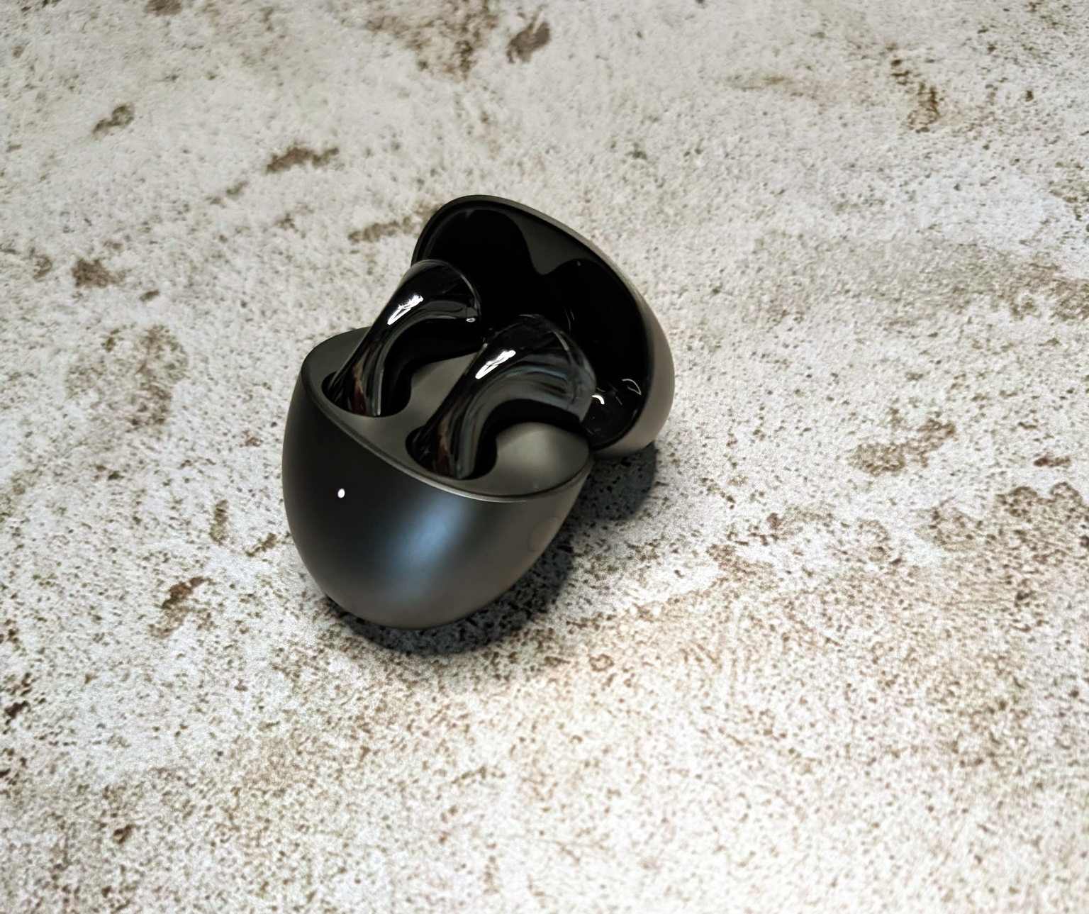 Test Huawei FreeBuds 6: trzymają się lepiej niż ja planów