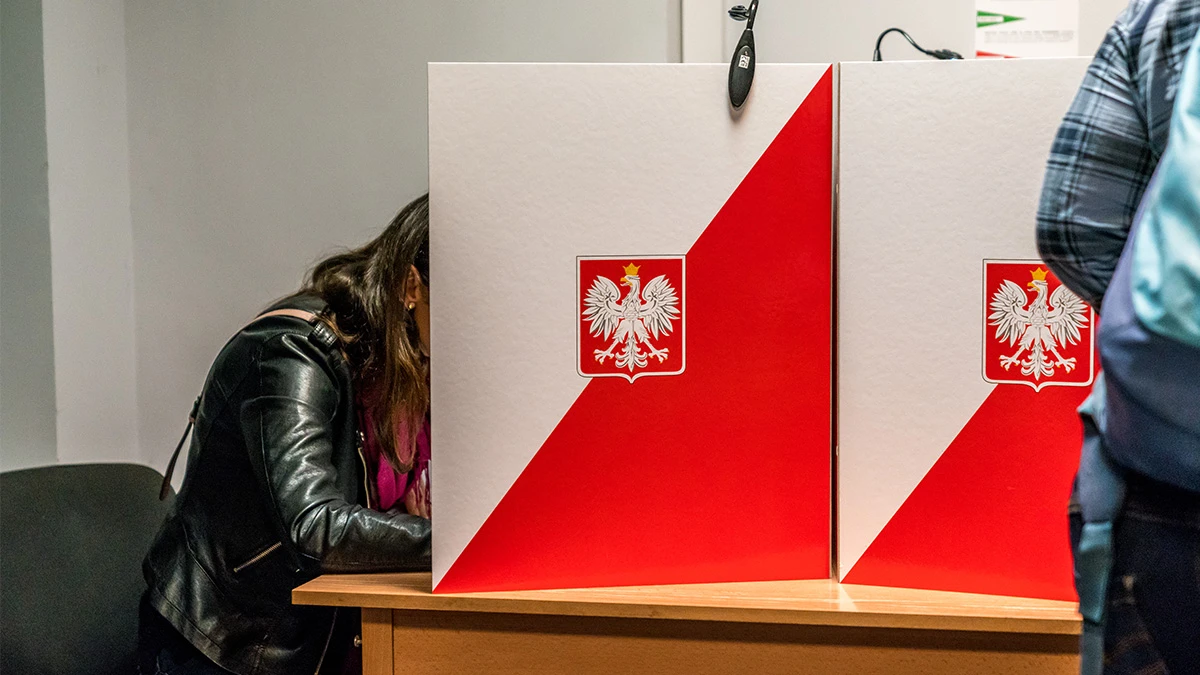 Wybory z mObywatelem w obecnej formie to żart. Pokazał jak w kilka minut je sfałszować