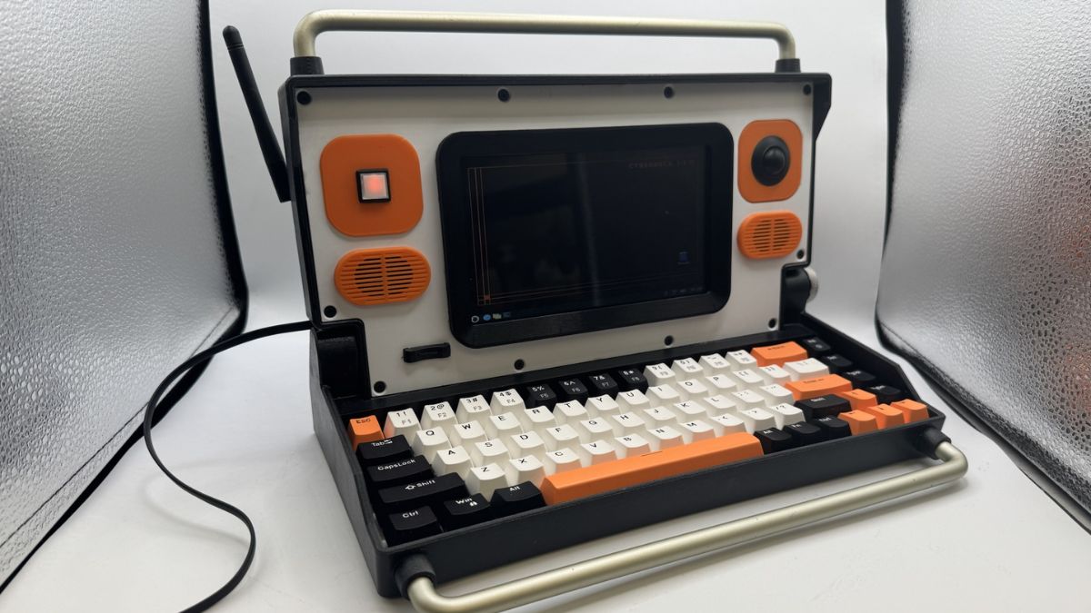 Ten laptop powstał w drukarce. Napędza go Raspberry Pi