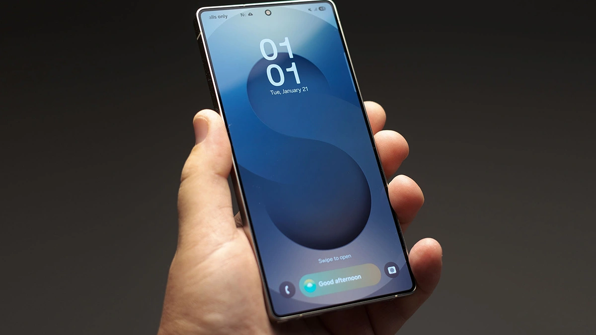 Samsung obiecuje, że Galaxy S25 Edge nie przywiąże cię do ściany