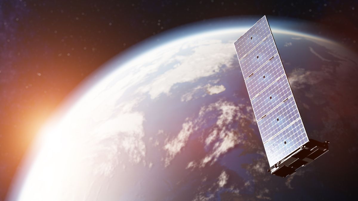 Aktywność Słońca zabija satelity Muska