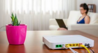 Netia ulepsza zasięg światłowodu. Szybki internet w domu (prawie) dla każdego