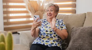 Twoja babcia przejęła AliExpress. Polscy seniorzy kupują na potęgę