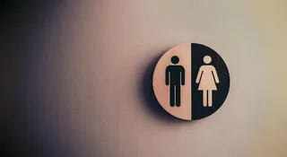 To już przesada. Zwolniono go, bo za często chodził do toalety