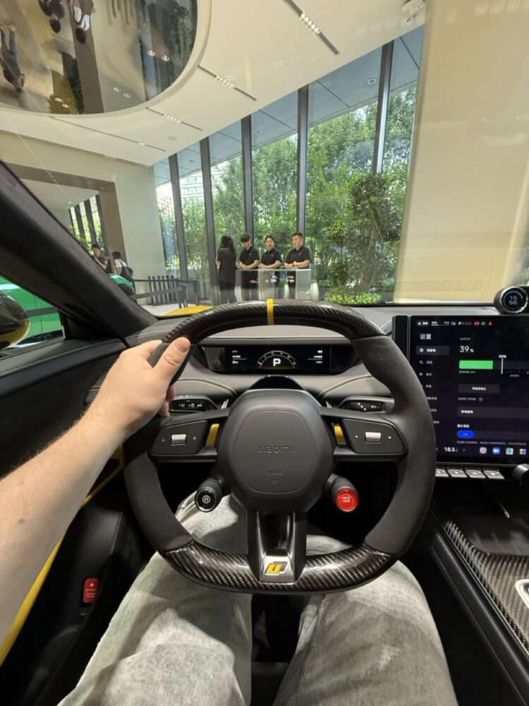 https://cdn-sw.spidersweb.pl/2025/06/Xiaomi-Headquarters-Store-16-750x1000.jpeg