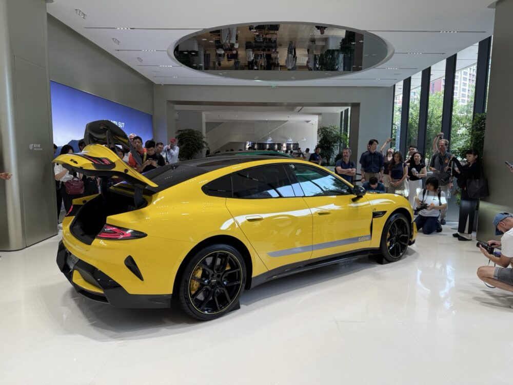 https://cdn-sw.spidersweb.pl/2025/06/Xiaomi-Headquarters-Store-24-1000x750.jpeg