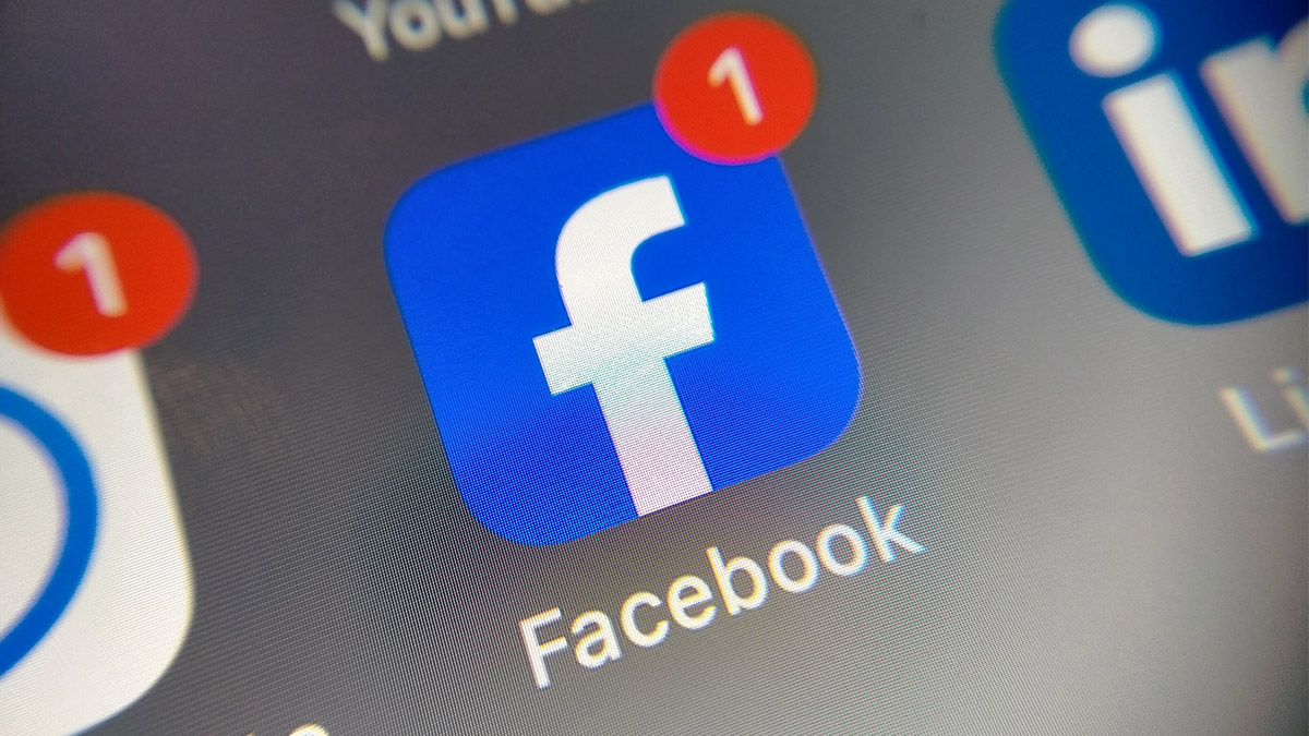 Facebook zmienia sposób publikowania filmów: wszystkie nowe wideo automatycznie staną się rolkami, bez względu na długość czy orientację nagrania.