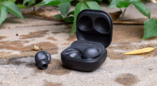 Samsung niechcący ujawnił nowy model słuchawek przed oficjalną premierą. Galaxy Buds Core mają być następcą Galaxy Buds FE i pojawić się w sklepach jeszcze w tym tygodniu.