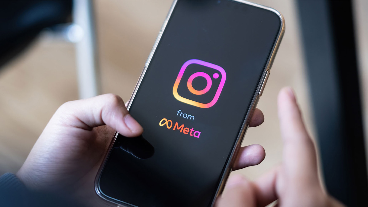 Instagram uruchomił testy przycisku repostowania postów. To sposób na porządkowanie wiralowych treści i walkę z chaosem w memosferze.