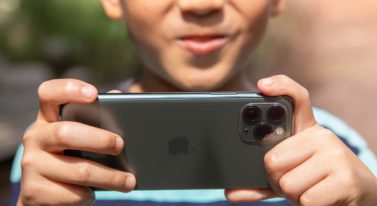 Kup dziecku iPhone'a. Nowe funkcje zrekompensują wydatek