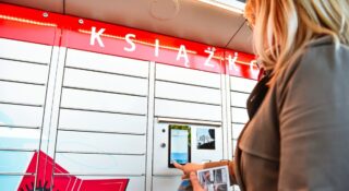 Idziesz do automatu, a tam biblioteka. W polskim mieście pokochali Książkomaty