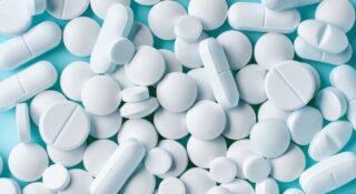 Paracetamol z plastiku? Naukowcy stworzyli lek z pomocą E. coli