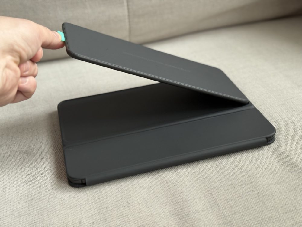 https://ocs-pl.oktawave.com/v1/AUTH_2887234e-384a-4873-8bc5-405211db13a2/spidersweb/2025/06/logitech-flip-folio-ipad-pro-etui-klawiatura-9-1000x750.jpeg