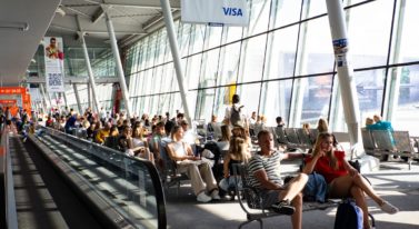 Najważniejsze polskie lotnisko pęka w szwach. Mówią, co jest rozwiązaniem