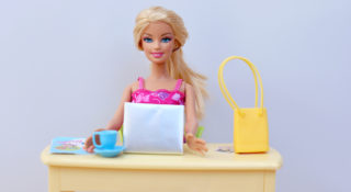 Mattel i OpenAI ogłosiły współpracę, czego efektem jest zastosowanie ChatGPT w rozwoju nowych produktów Mattel i całkowicie "nowego produktu" spod ręki obu firm