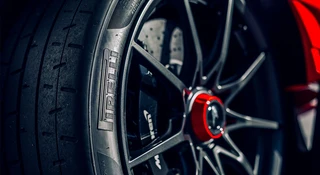 Włoski region Apulia testuje opony Pirelli ze wbudowaną elektroniką.