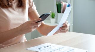 Polacy nie mają na rachunki za telefon. Podano wysokość zaległości