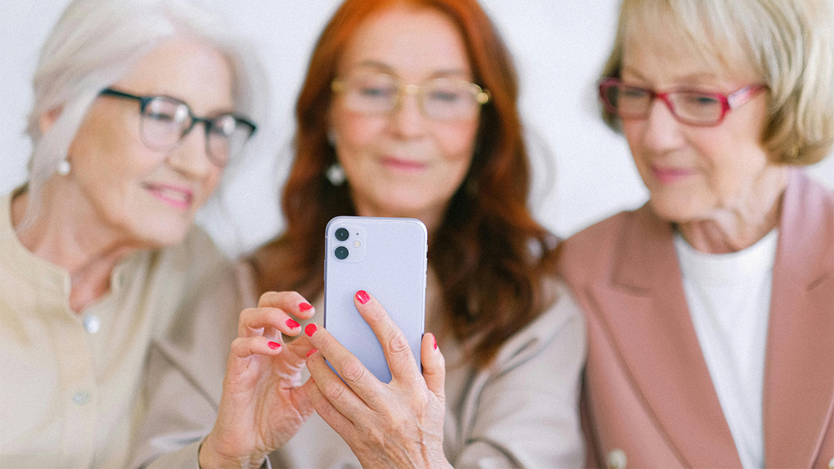 Telefon dla seniorów i mniej zaawansowanych użytkowników. Co wybrać?