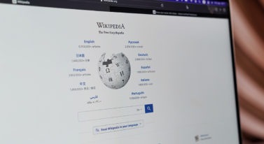 Wikipedia skopiowała funkcję Google'a. Redaktorzy wściekli
