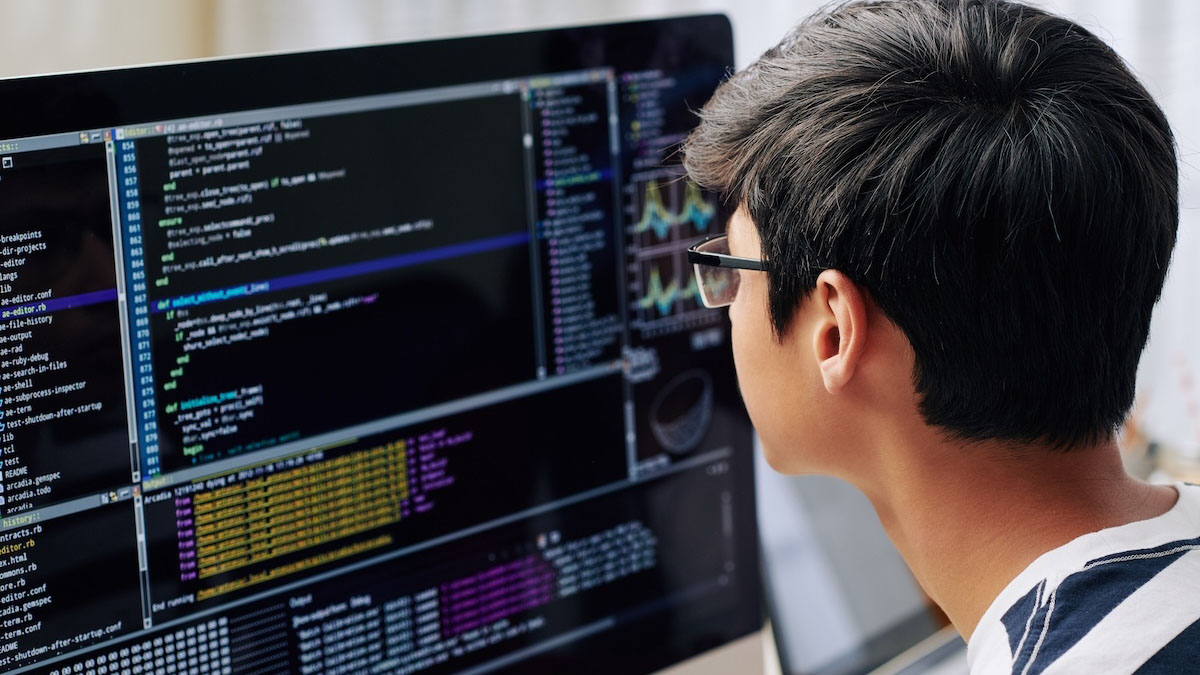 Nastolatek odkrył na tyle poważną lukę, że Microsoft musiał zmienić zasady programu Bug Bounty. Opłaciło się to obu stronom, bo licealista obecnie jest jednym z najbardziej wartościowych członków Microsoft Security Response Center.