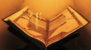 Aeneas odczytuje brakujące fragmenty inskrypcji