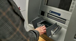 Bankomaty w Polsce raport NBP