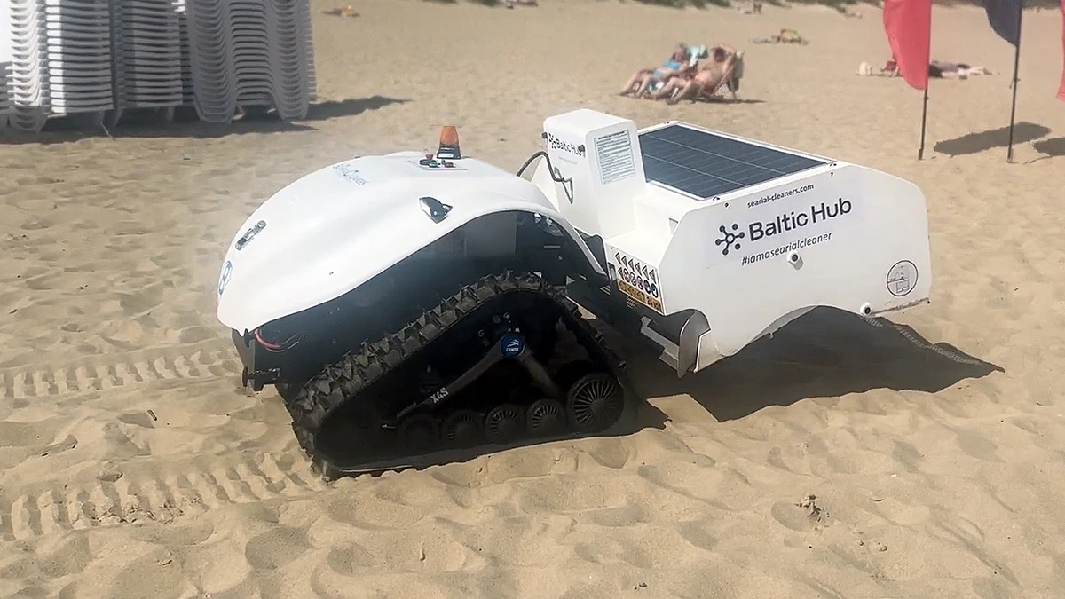 Robot BeBot sprząta gdańskie plaże