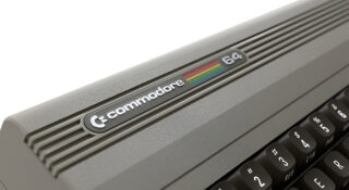 Wierna replika Commodore 64 w przedsprzedaży