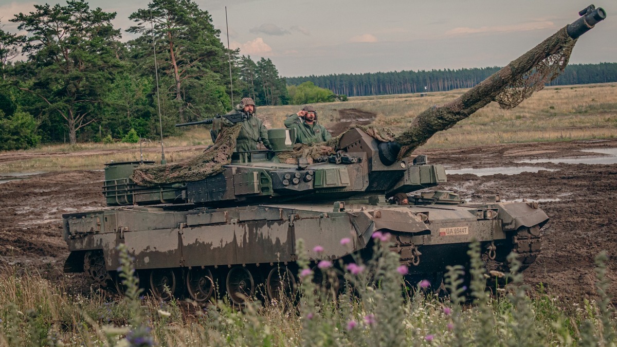 Oglądając ten film, poczujesz dumę z polskich żołnierzy. Z czołgów strzelają jak snajperzy