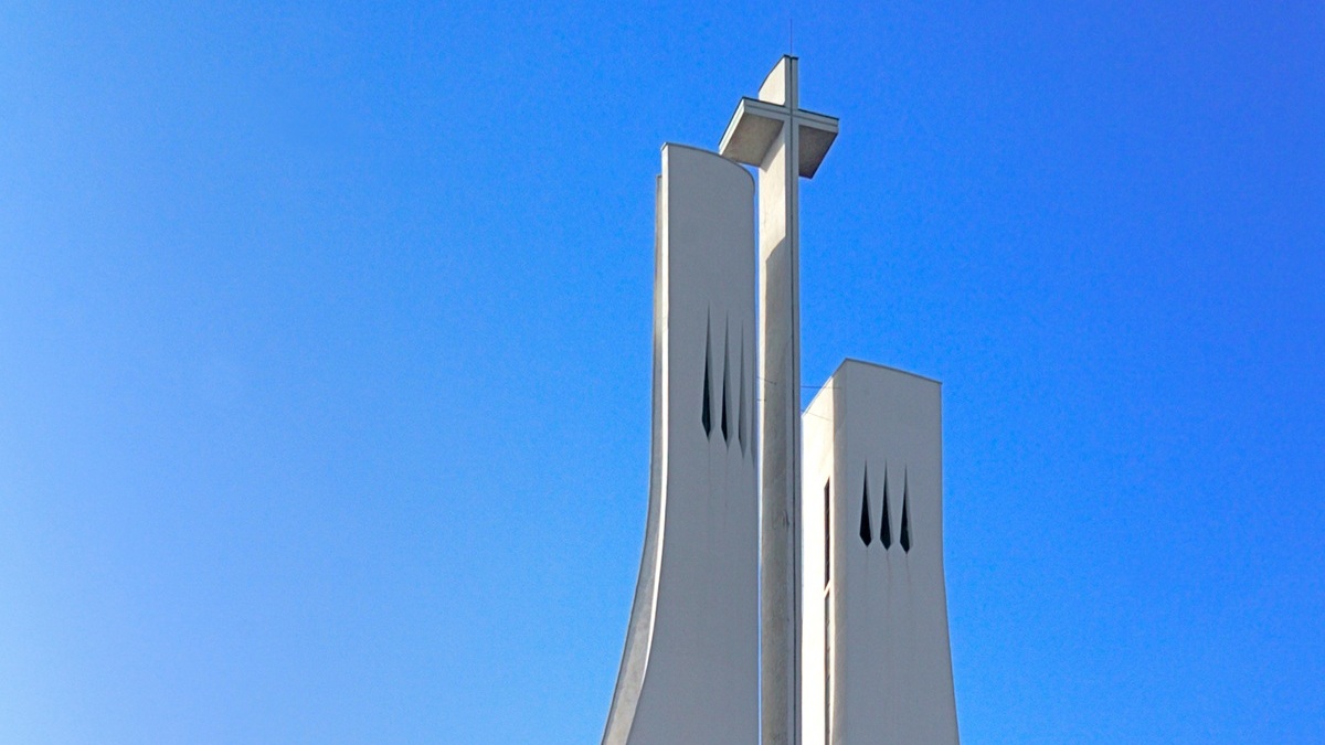 Kościół szykuje się do odlotu. To nie przypadek, iż wygląda jak samolot