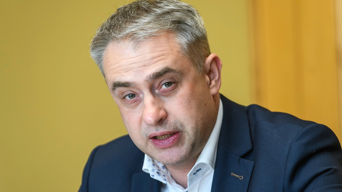Po obraźliwych wpisach Groka minister cyfryzacji zapowiada działania wobec X
