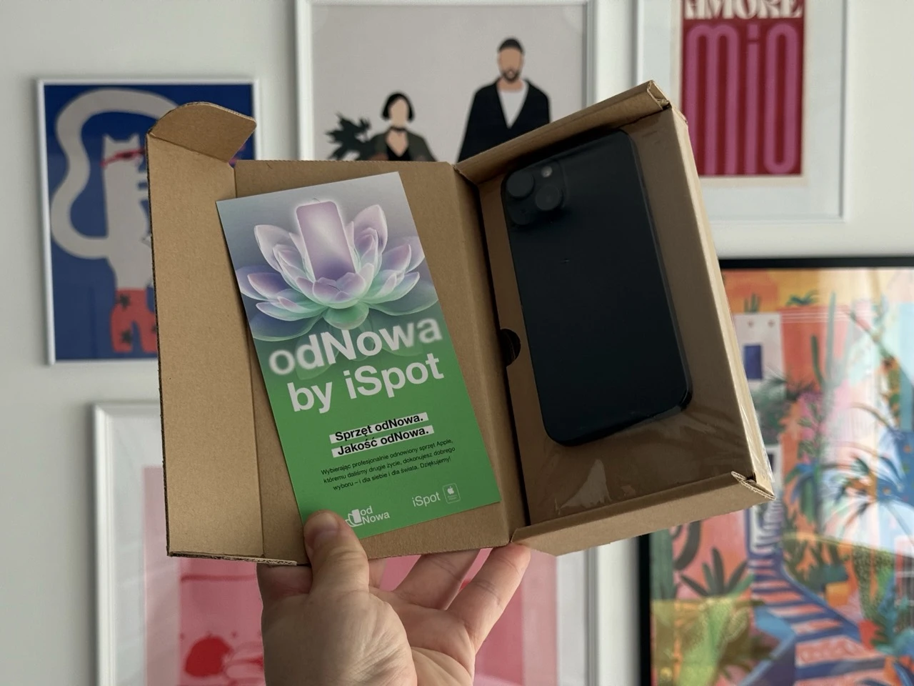 https://cdn-sw.spidersweb.pl/2025/07/odnowa-by-ispot-refurb-odnowiony-iphone-apple-3.jpeg