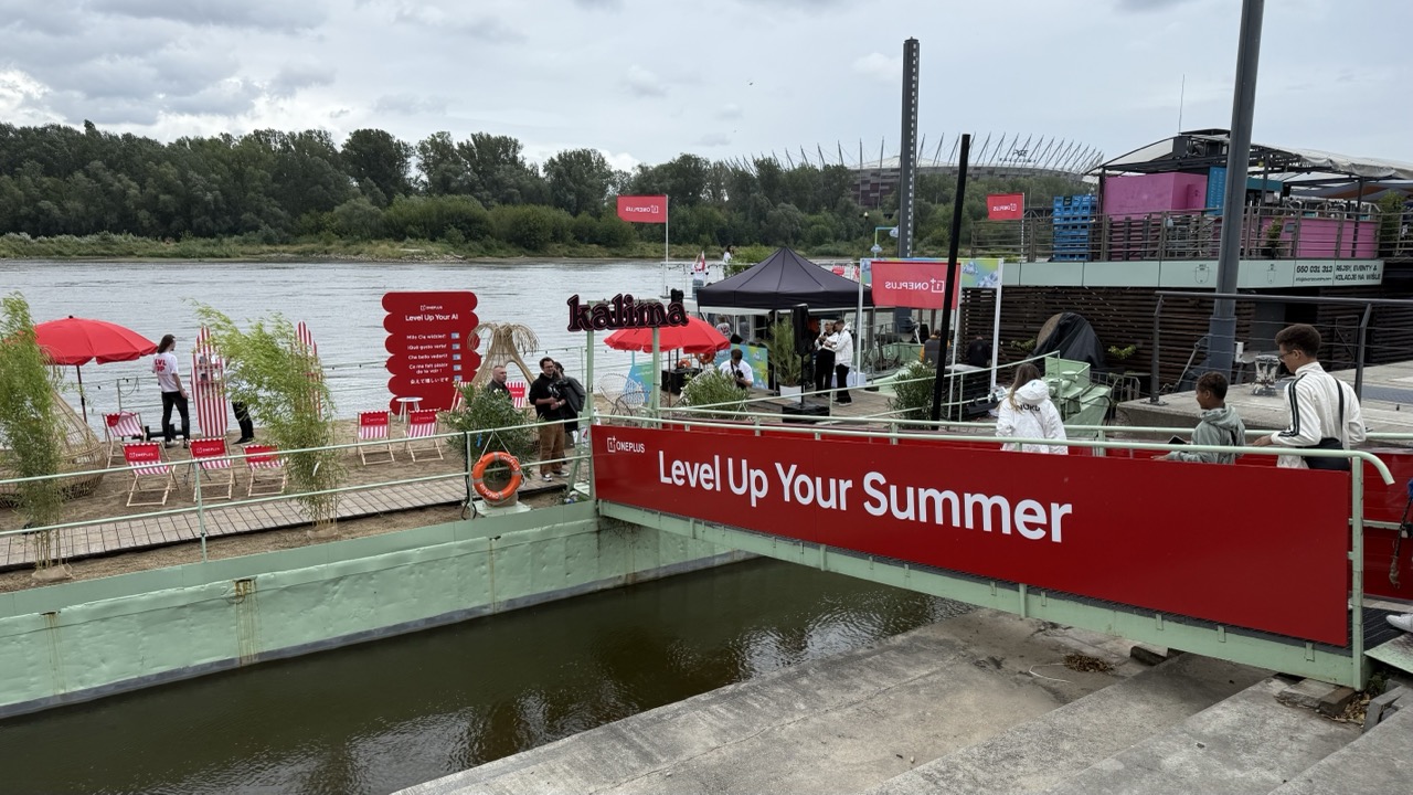 one plus pop-up store