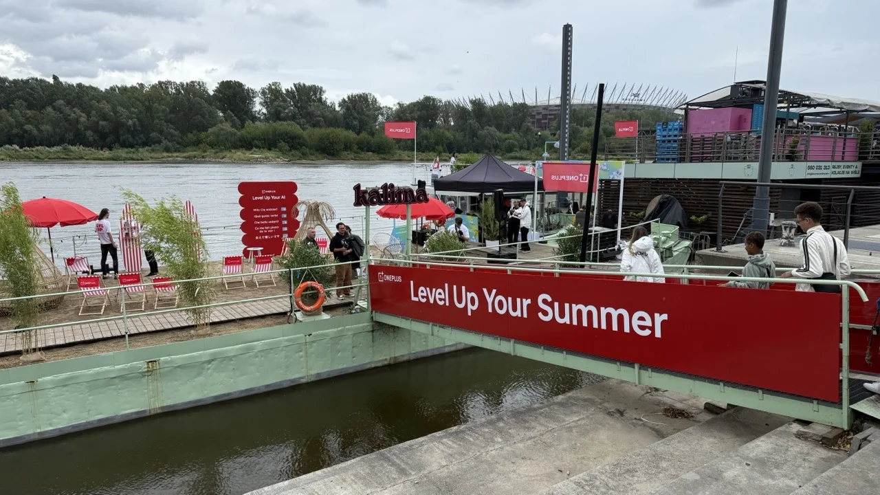one plus pop-up store