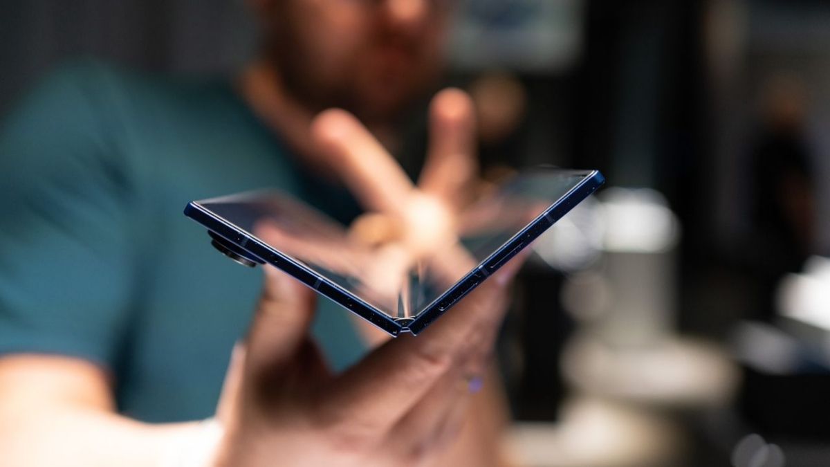 Samsung potwierdza. Podwójnie składany smartfon jest już gotowy
