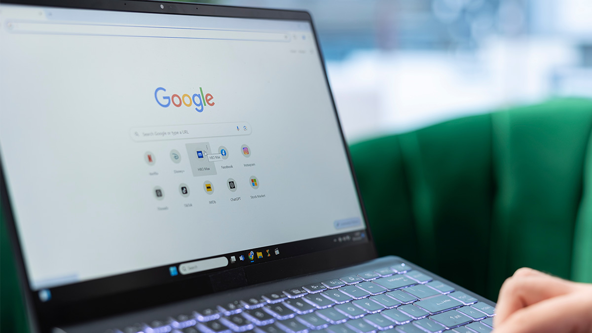 Pew Research Center analizuje jak Przeglądy AI od Google (Google AI Overviews) zmieniają internet