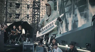 Robot Adam na gitarze podczas festiwalu w Chinach
