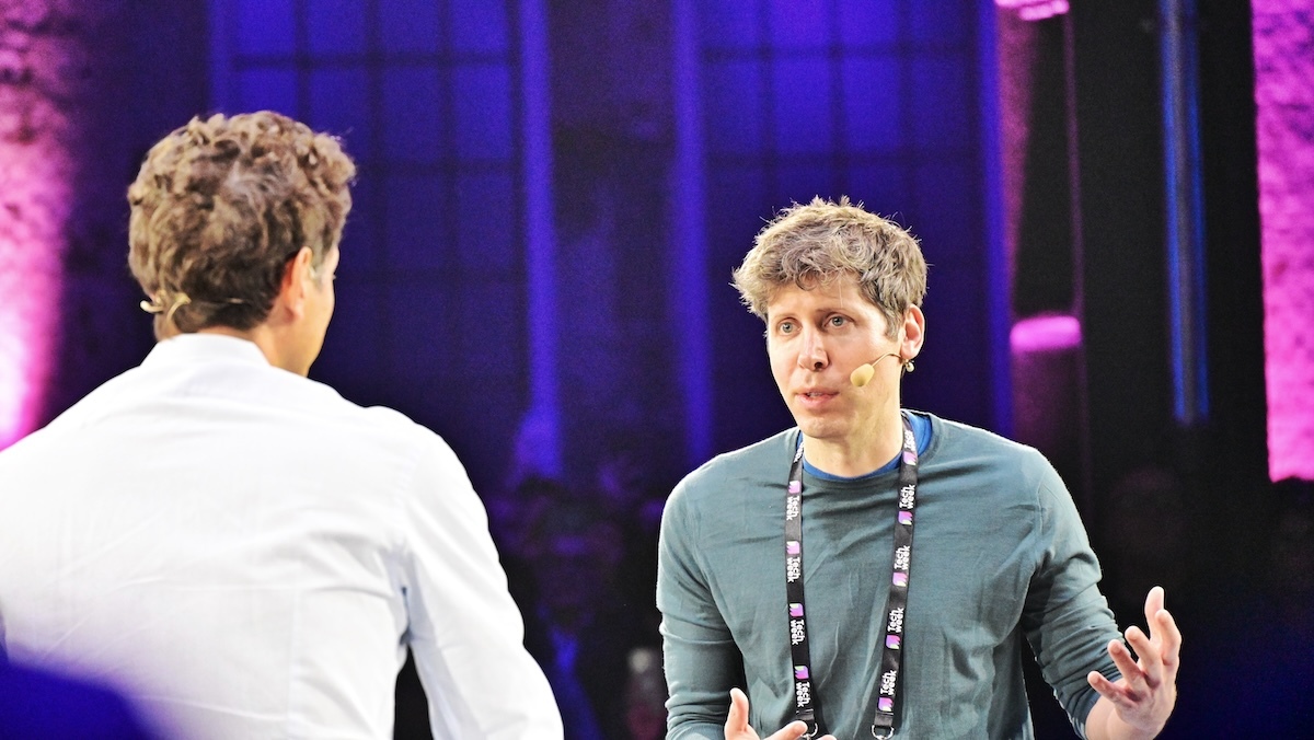 Sam Altman oskarżył Metę o działania "nieco niesmaczne". Zdaniem szefa OpenAI, koncern Marka Zuckerberga to źli "najemnicy", którzy przez podbieranie konkurencji talentów doprowadzą do "poważnych problemów kulturowych".